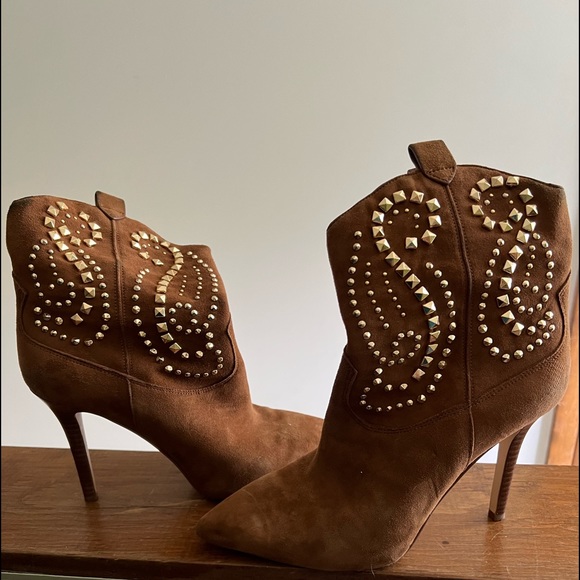 Michael Kors Suede Boots. Gently used. Great deal! - Picture 1 of 5